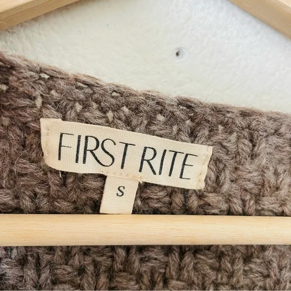 First Rite SMALL Quinn 100% Highland Wool boxy fit chunky knit cardigan in Bark - Picture 5 of 9